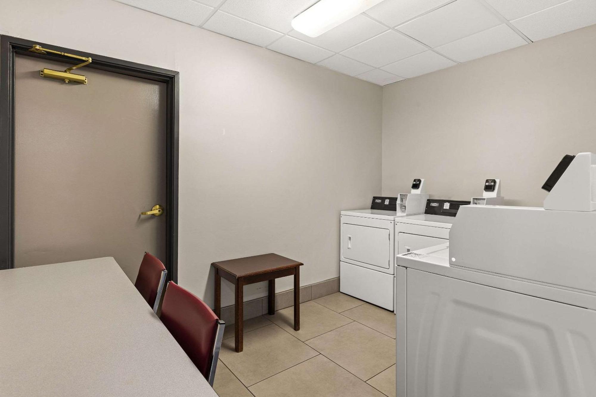 Country Inn & Suites By Radisson, Hinesville, Ga Buitenkant foto